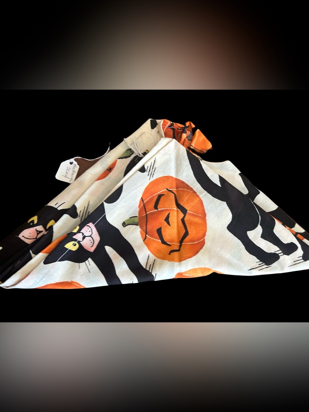 Halloween scarf/handkerchief
Black Cat and Orange Pumpkins Vintage